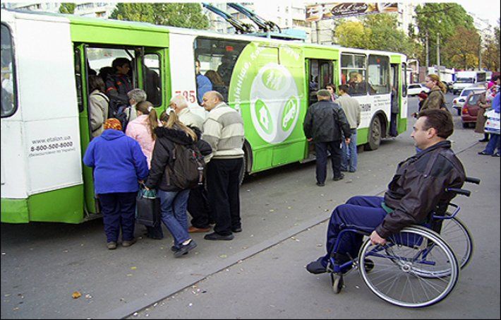 Владимир Власов: «Обеспечение доступной среды для инвалидов - одна из важнейших социально-экономических задач Свердловской области»
