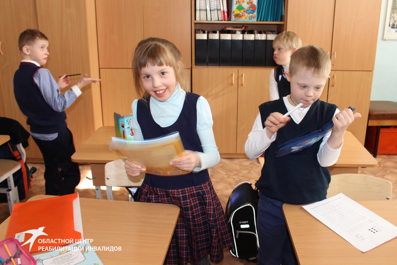 В Екатеринбурге у солнечных первоклашек прошли открытые уроки по математике и танцам