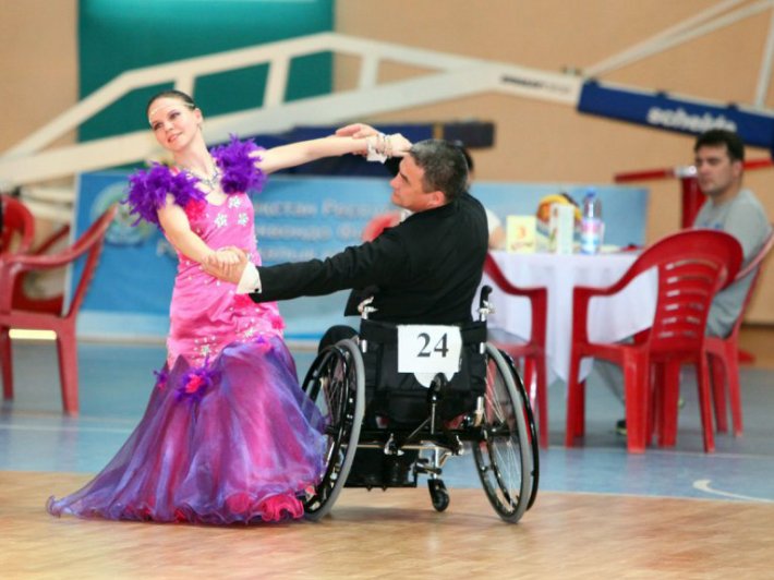В Областном центре реабилитации инвалидов набирается коллектив спортивного бального танца на колясках