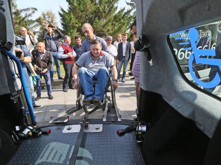 Как в Екатеринбурге инвалиду на коляске заказать такси